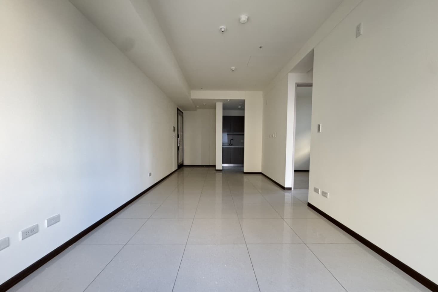 Quận Đông LaLaport - Hạo Hãn Hồ Tân Thành - Tầng cao hướng Nam - 2PN chỗ đậu xe phẳng