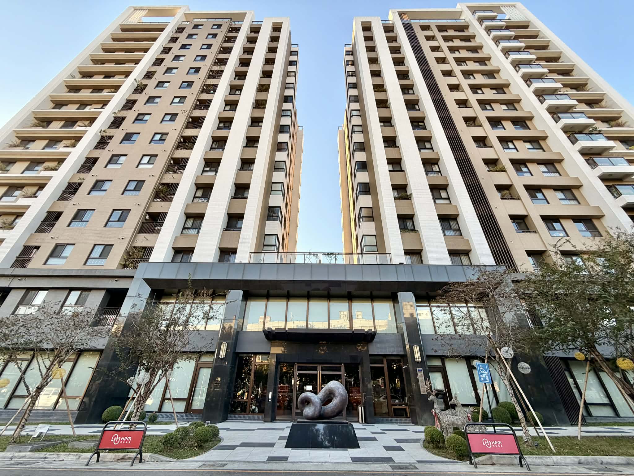 Đàm Tử - Bắc Đồn - Hương Lâm Thiên Vận - Mặt bằng thương mại 2 tầng góc A - Chỗ đậu xe phẳng