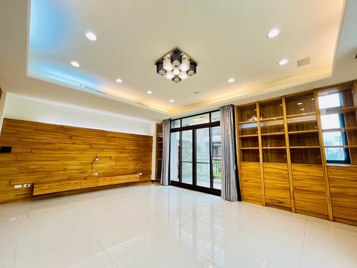 Thần Cương - Cửu Đường Hảo Lễ - Kiến trúc kinh điển - 2 chỗ xe - Đất rộng - Biệt thự căn góc